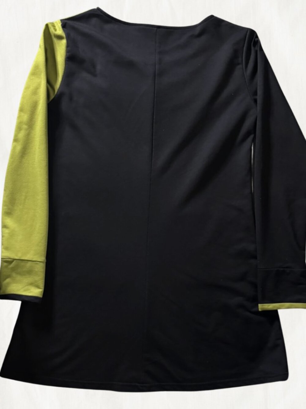 Dress V Black & Lime Colour-Blocked Long Sleeve Dress with Pockets - Picture 2 of 3